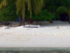 Rawa sailboat buried on beach.JPG (114 KB)